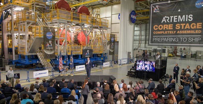 NASA, insanlı Ay görevinde kullanacağı roket platformunu tanıttı