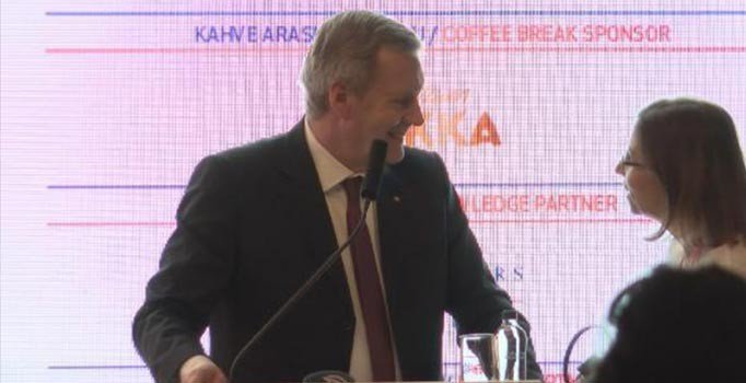 TÜSİAD konferansında çevirmen krizi