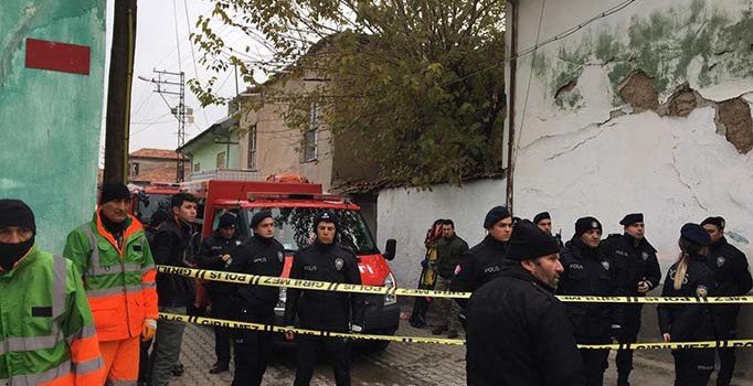 Son dakika! Konya'da 2 katlı bina çöktü