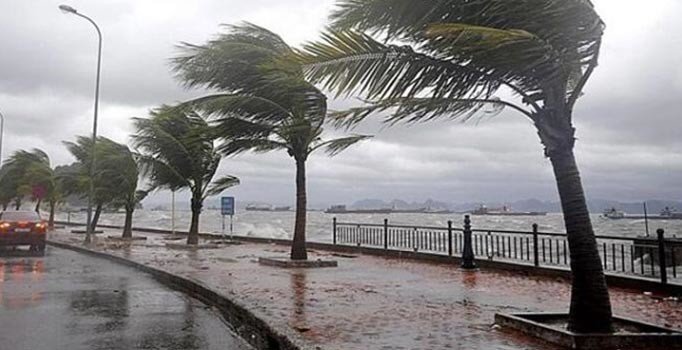 Meteoroloji'den kırmızı kodlu ilk uyarı: Antalya'ya aşırı yağış geliyor