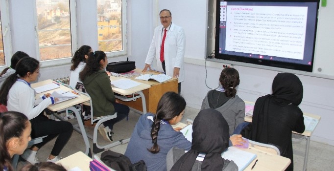 Milli Eğitim Müdürü Alagöz öğretmenliğe geri döndü