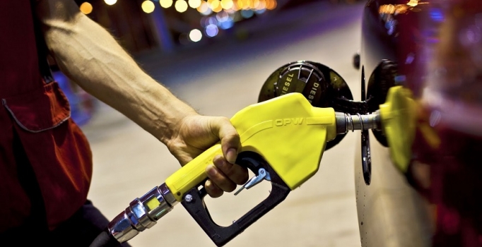 Son dakika! Benzine 15 kuruş indirim bekleniyor