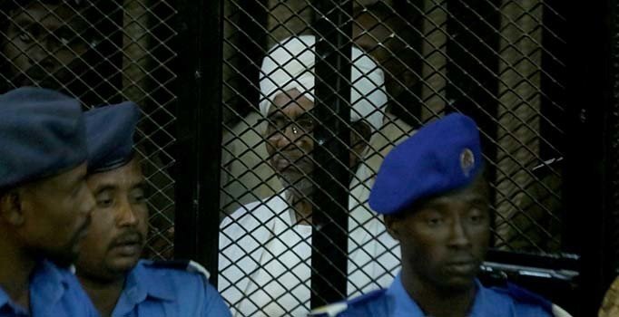 Devrik lider Beşir'e yolsuzluktan 2 yıl ceza