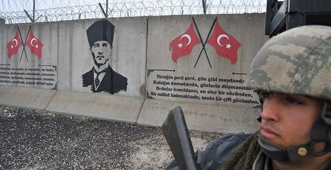 MSB'den 'nöbet' paylaşımı: Eller tetikte, gözler ufukta