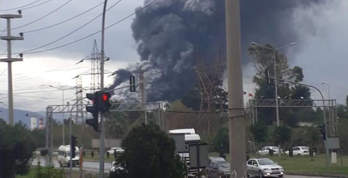 Hatay'da İSDEMİR fabrikasında patlama: Yaralılar var