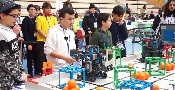 Balıkesir’in ilk robotik turnuvası gerçekleşti