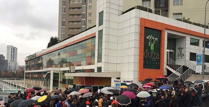 Doğa Koleji'nde bu kez 'devir erteleme' isyanı! Bizi oyalamayın, öğretmenlerin maaşını verin