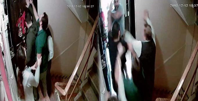 'Gürültü yapmayın' mesajı attığı komşularının saldırısına uğradı