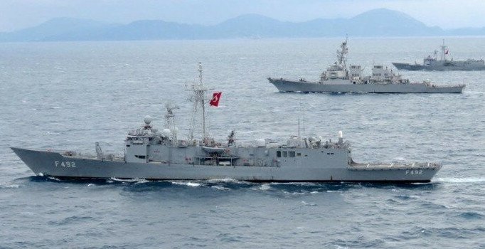 Türk donanması İsrail gemisini Doğu Akdeniz'de engelledi