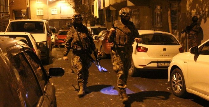 İstanbul'da zehir tacirlerine şafak operasyonu