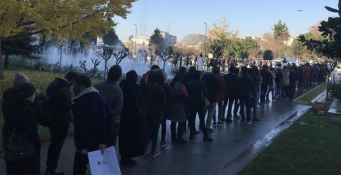 İBB'nin sözleşmeli iş duyurusu uzun kuyruklar oluşturdu