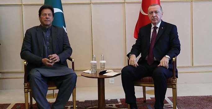 Erdoğan, Pakistan Başbakanı Khan ile görüştü