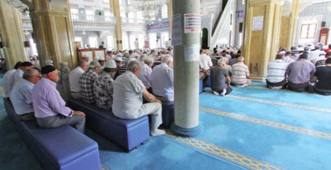 Camilerde sabit oturaklarda namaz uygulaması kaldırıldı