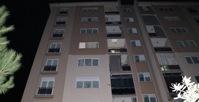 40 yaşındaki adamın öldüğü, koku apartmana yayılınca ortaya çıktı