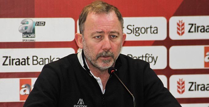 Beşiktaş, Sergen Yalçın için TFF'yi bekliyor