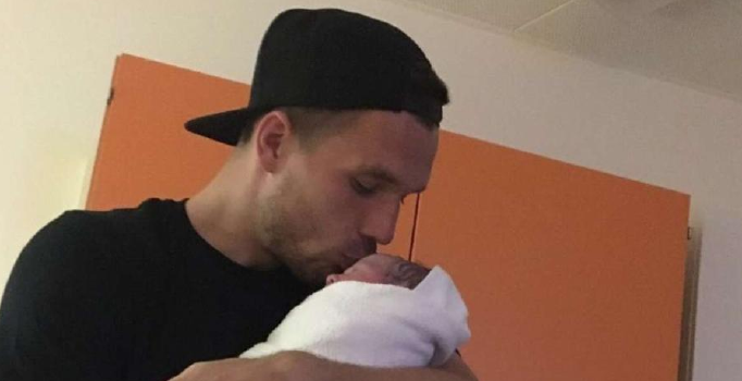 Lukas Podolski ikinci kez baba oldu