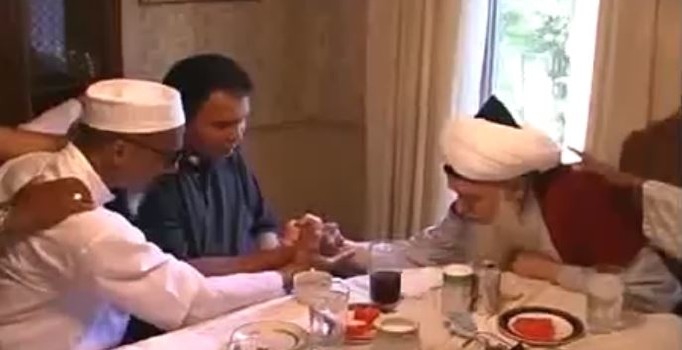 Muhammed Ali'nin ünlü Sufi Muhammad Hisham Kabbani ile dua görüntüleri ortaya çıktı