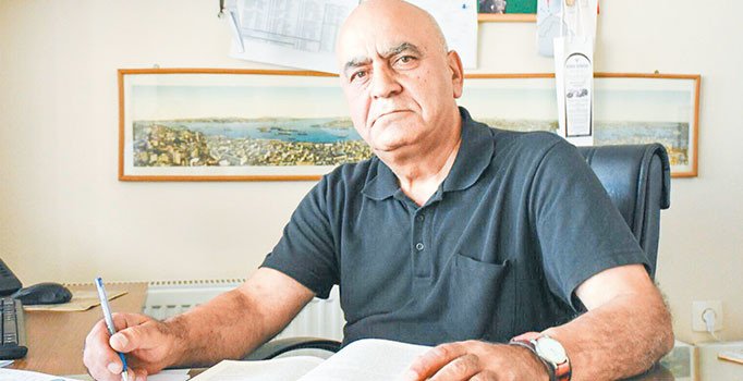 Onu yalnızca kitaplarla seyahat edenler sevebilir