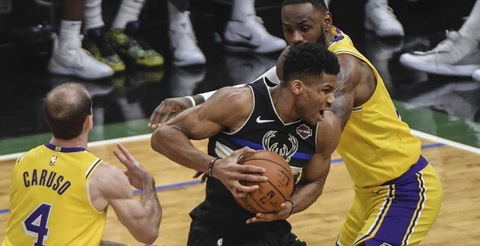 NBA'in zirvesindeki düellonun galibi Bucks
