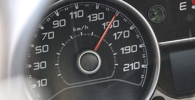 Kazaya karışan otomobilin ibresi 150’de takılı kaldı