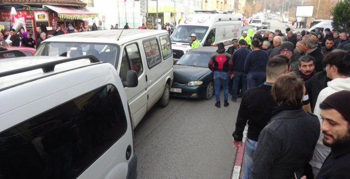 Fenalaşan sürücü, 4 aracın karıştığı zincirleme kazaya neden oldu