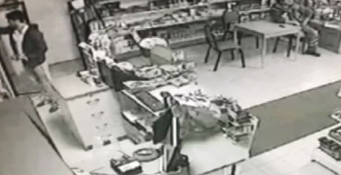 Bursa'da yaşanan deprem anı kamerada