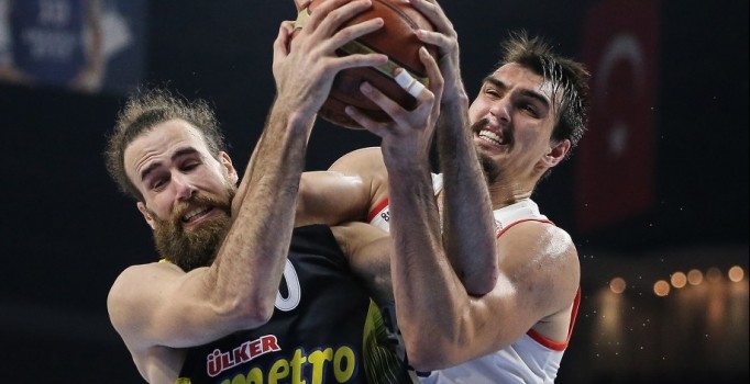 Fenerbahçe sahasında Anadolu Efes'le karşılaşıyor