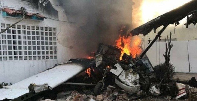 Venezuela'da uçak düştü: 9 ölü | 'Hükümete yakın iş adamları uçaktaydı' iddiası