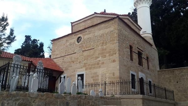 Çanakkale'de restorasyonu tamamlananAhmet Cahidi Sultan Türbesi ve Camiisi ibadete açıldı