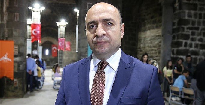 HDP'li Sur Belediyesi'ne de kayyum atandı | Kaymakam Abdullah Çiftçi belediye başkanı oldu