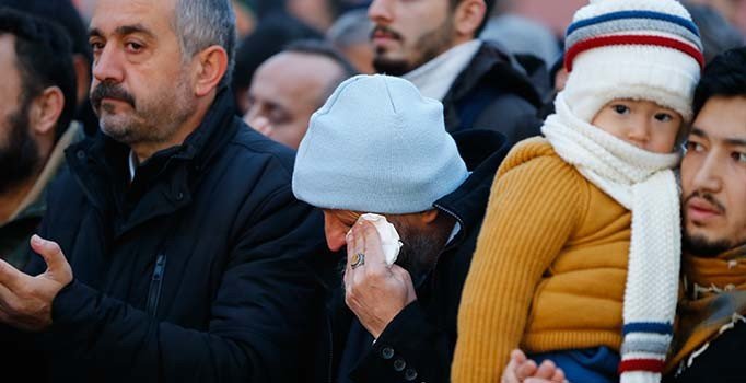 Çin zulmüne karşı dua! Eller Doğu Türkistanlılar için açıldı