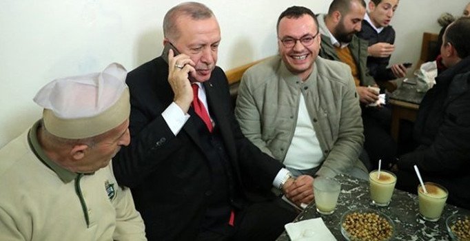 Cumhurbaşkanı Erdoğan vatandaşlarla boza içti