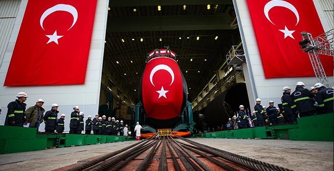 İlk milli denizaltı Piri Reis suya indirildi