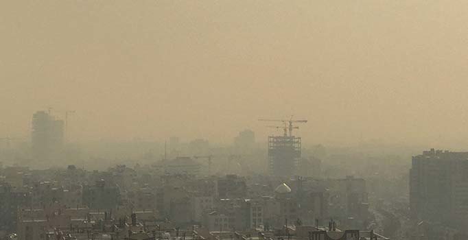 Tahran'da okullara 3 gün daha 'hava kirliliği' tatili
