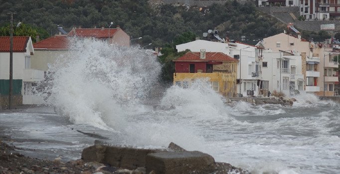 Meteoroloji'den sağanak ve fırtına uyarısı