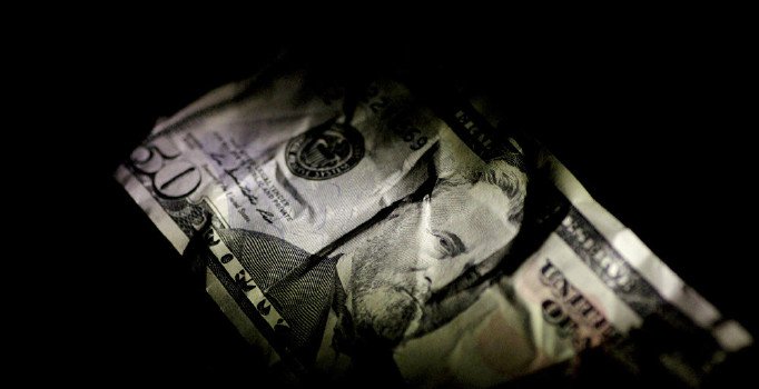 Dolar/TL kuru 5.95'i test etti, TL son 1 ayda yüzde 4 değer kaybetti
