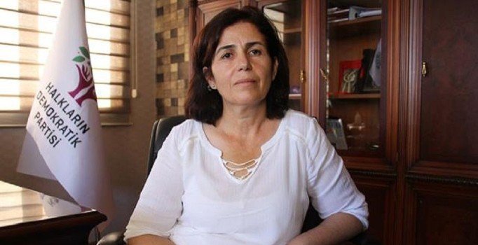 HDP'li Sur Belediye Başkanı Filiz Buluttekin tutuklandı