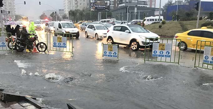 Adana'da okullara 'sağanak' tatili | Çukurova, Seyhan, Yüreğir ve Sarıçam'da eğitime ara verildi