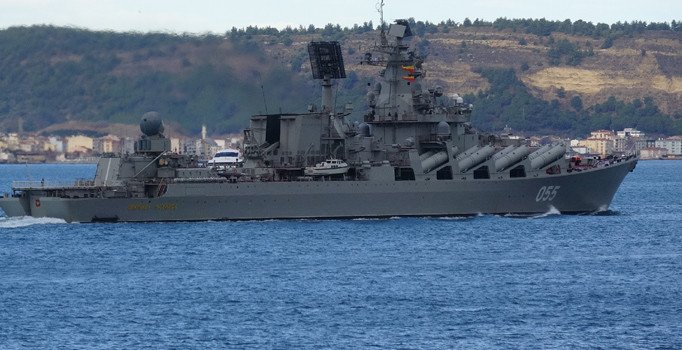Rus füze kruvazörü Çanakkale Boğazı'ndan geçti