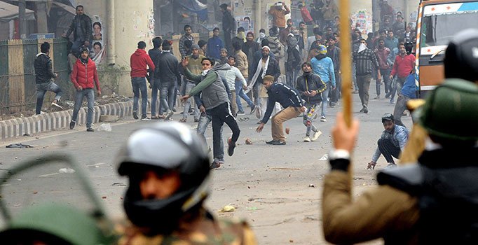 Hindistan’da ırkçı yasa gösterilerinde 23 ölü