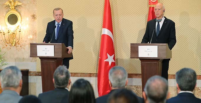 Erdoğan'dan Tunus heyetine tavsiye: Acilen sigarayı bırakın