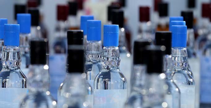 Yılbaşı öncesi İstanbul'da 5 ton sahte içki ele geçirildi