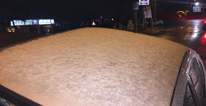 İstanbul'da mevsimin ilk karı yağdı