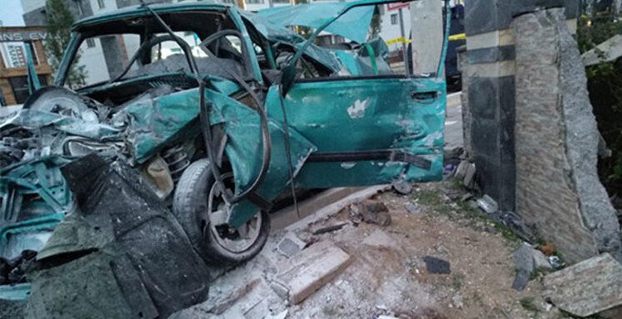 Ortaokul öğrencisi otomobille makas atarken kaza yaptı: 3 ölü