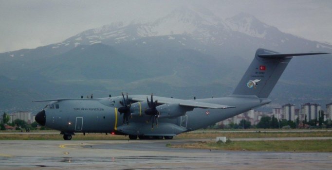 Türkiye Somali'ye yardım uçağı gönderdi