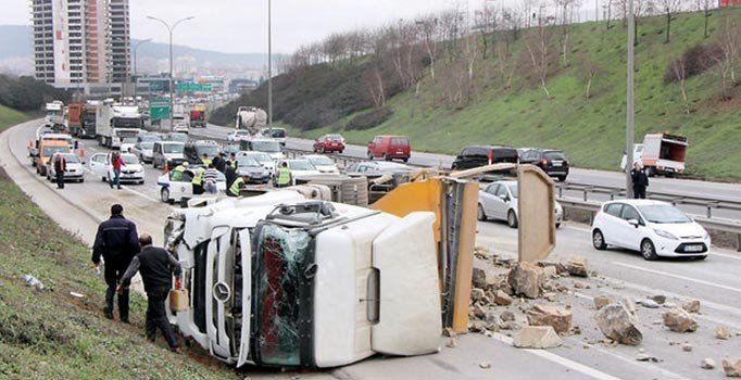 Kanal İstanbul'un yapımında 10 bin hafriyat kamyonunun trafiğe çıkması bekleniyor