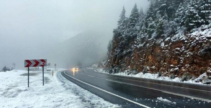 Antalya- Konya yolu beyaza büründü