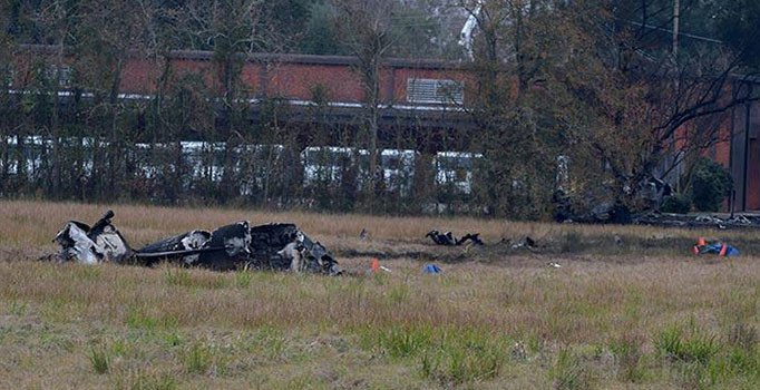 ABD'de yüksek gerilim hattına takılan uçak düştü: 5 ölü 1 yaralı