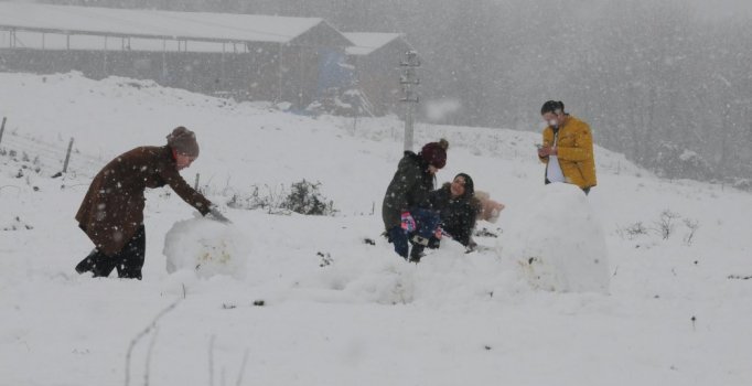 Kocaeli’nin yüksek kesimleri beyaza büründü