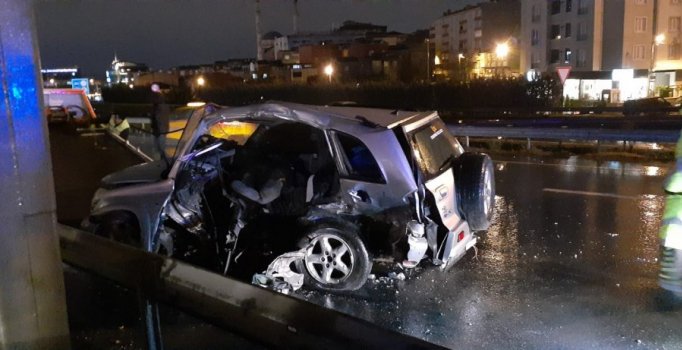 Bariyer cipe ok gibi saplandı:  3 ağır yaralı 